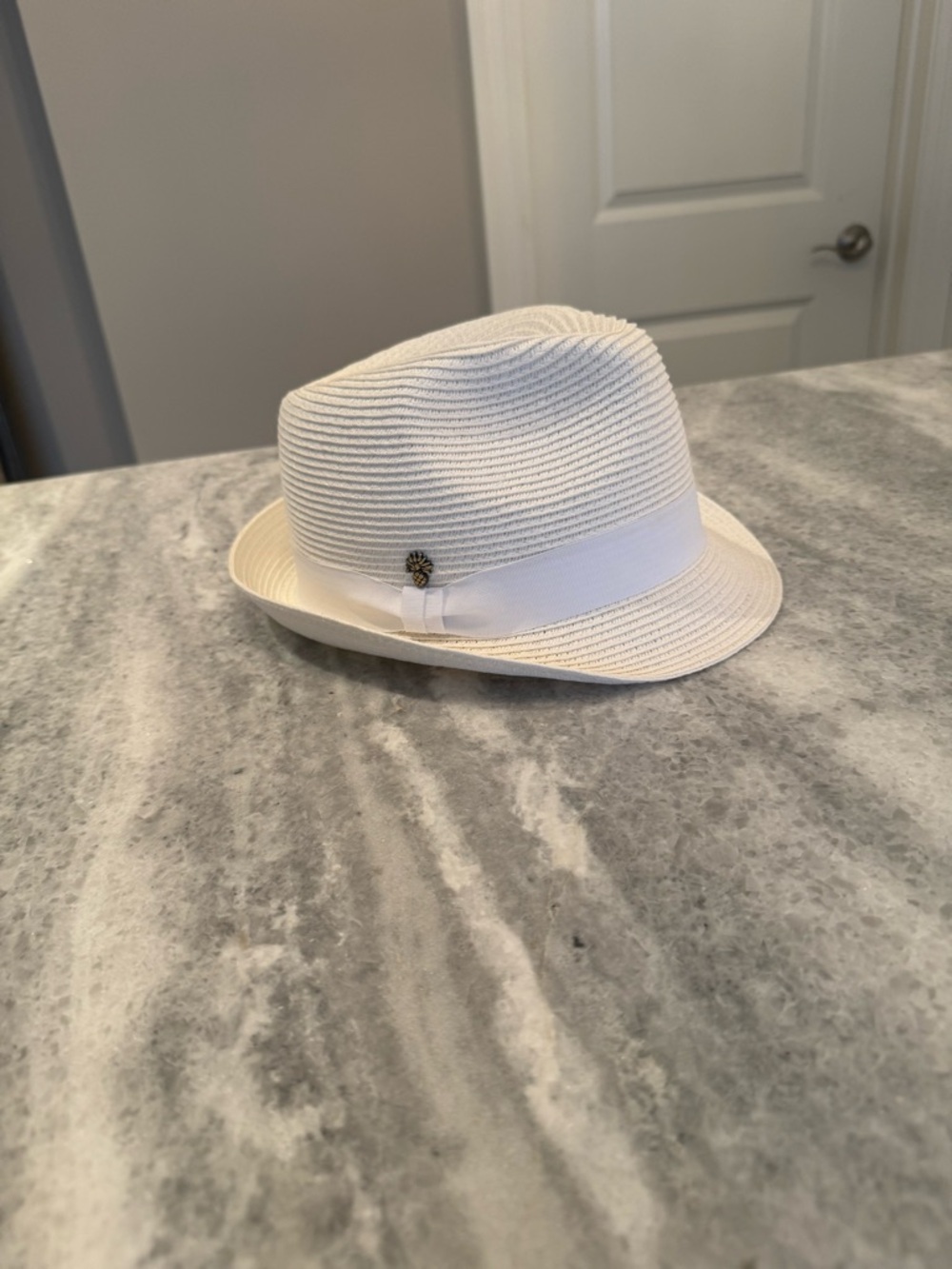 Tommy Bahama White Straw Fedora with Ribbon Trim - Picture 2 of 7